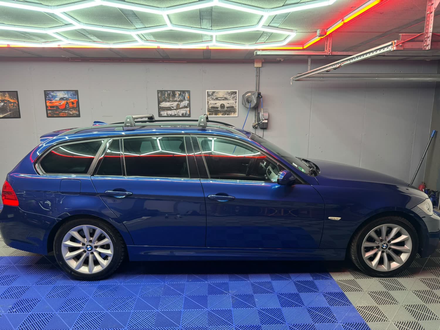 BMW Série 3 Touring bleue lavée intérieur et extérieur